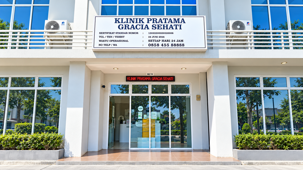 Tampak depan Klinik Pratama Gracia Sehati di Green Pramuka City